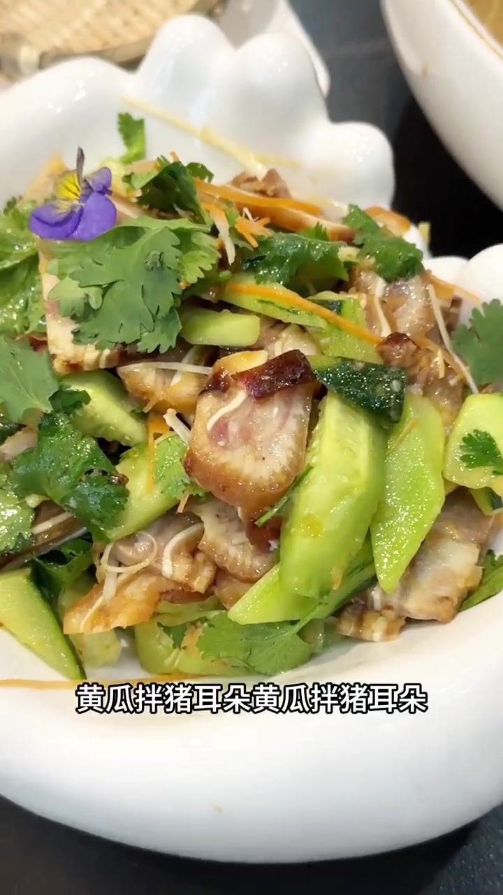在河东发现了一个大酒店,超适合生日啊 聚餐啊 接待的地方 结婚婚宴也适合!水晶厅太漂亮啦!