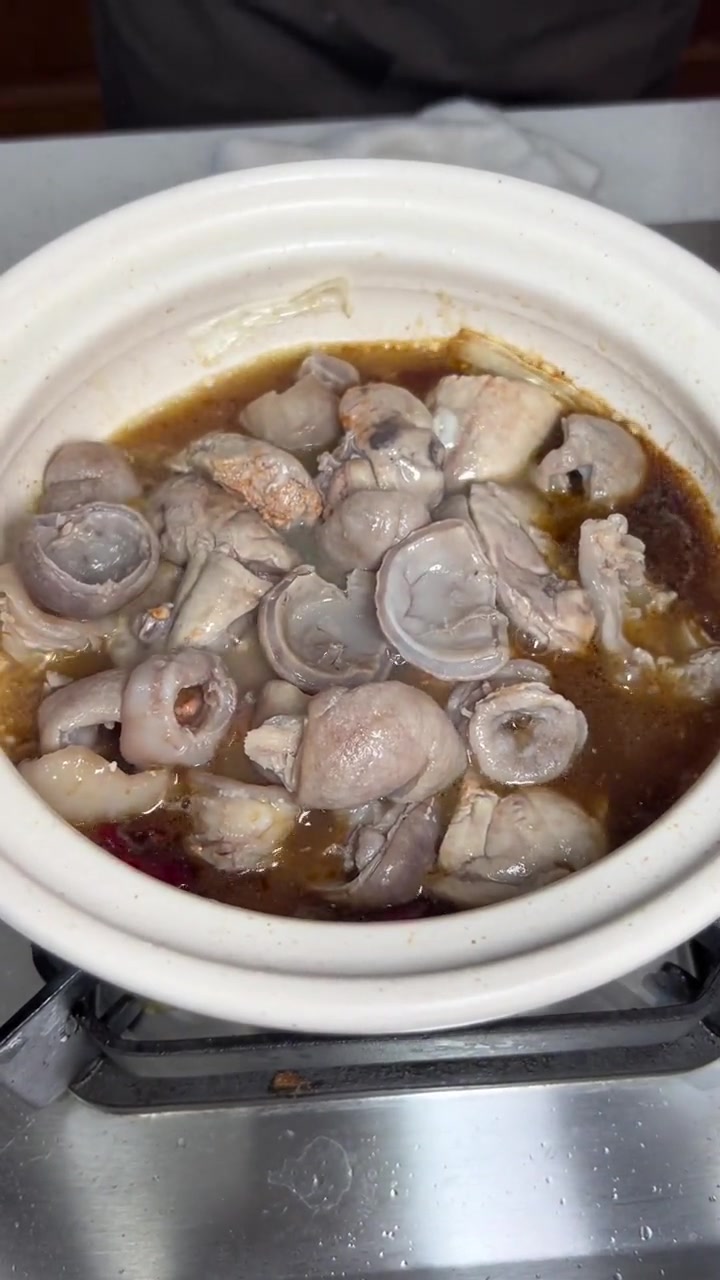 天冷添衣服吃砂锅一样重要!家门口市场的安康鱼杂和豆腐像我这么做 砂锅鱼杂炖豆腐 一冬天都暖