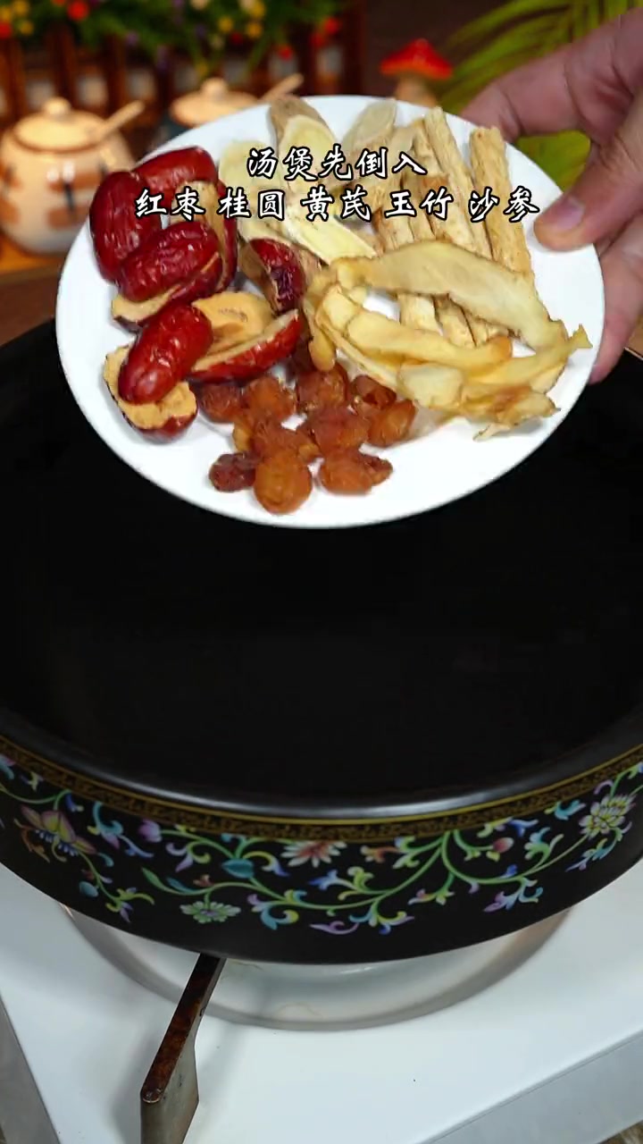 天气冷了,一定要多给他做这个生蚝鸡汤,汤鲜味美又好喝 生蚝鸡汤 煲汤 美食教程