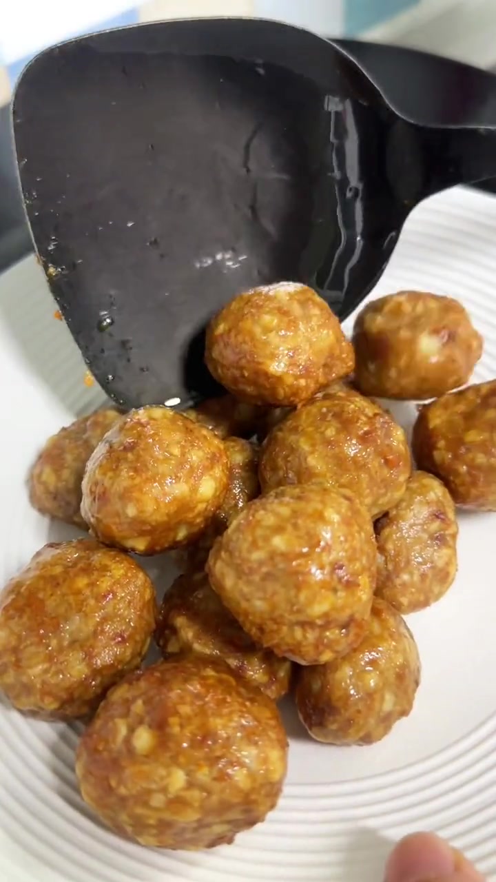 秋天的莲藕清脆又好吃,用来做红烧藕丸子鲜嫩美味超下饭 莲藕丸子做法 家常菜