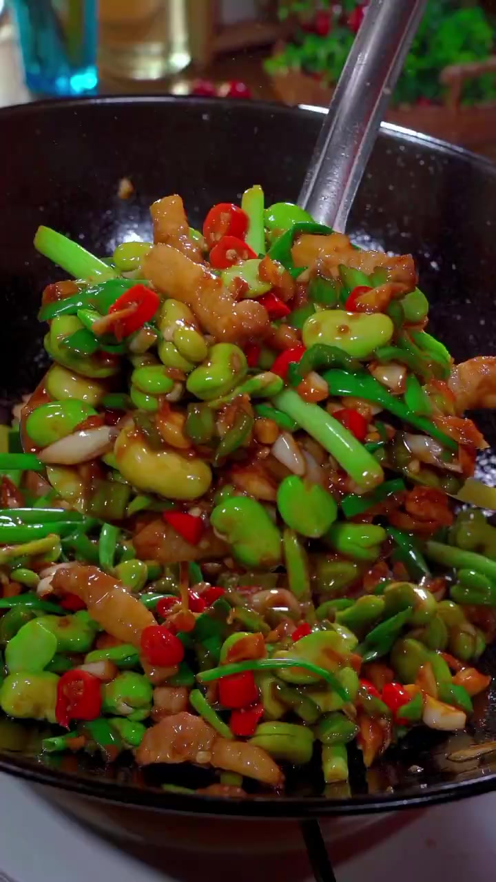 新鲜的蚕豆你是怎样做的,试试这个做法超级下饭!厨艺教程