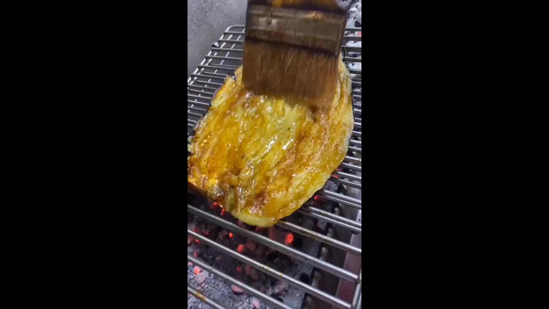难得吃到的街边美食:蒜蓉鸡蛋烤茄子