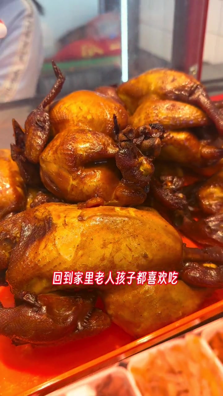全国卖的很火的紫燕百味鸡终于开到新兴大街上了,各种下饭菜随意搭配,朋友聚会的小凉菜夫妻肺片
