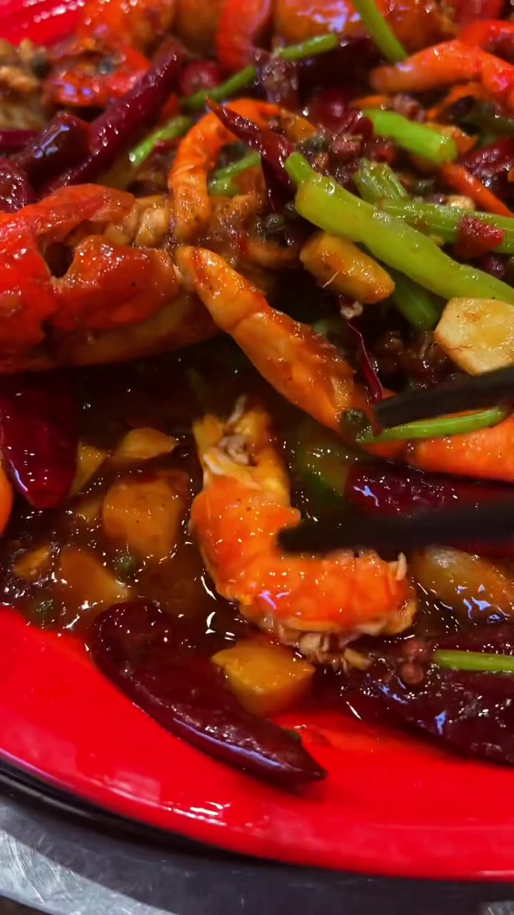 同城精选 妈呀太香了 澳洲蓝龙虾 翘楚皇虾蟹兵工厂 这家小龙虾目前为止我心里排名第一!