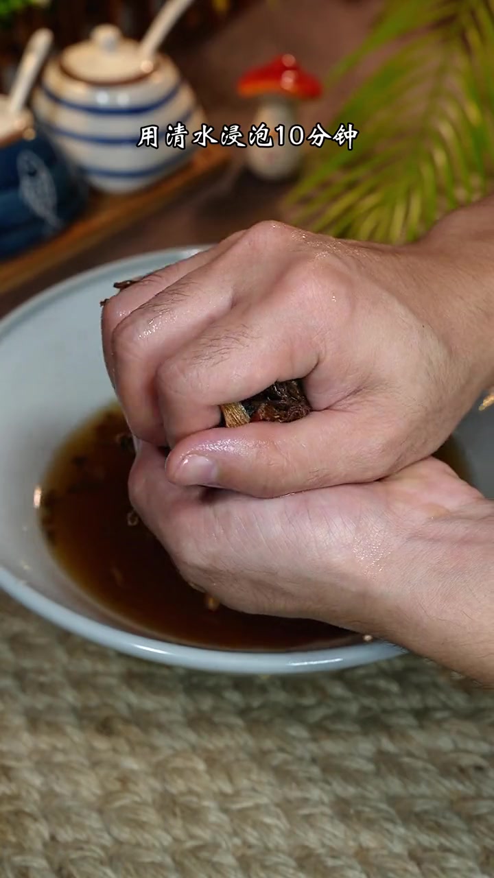 温州家家户户都特别爱吃的一道家常下饭菜,梅干菜丸子,做法简单又下饭 梅干菜丸子 家常菜 下