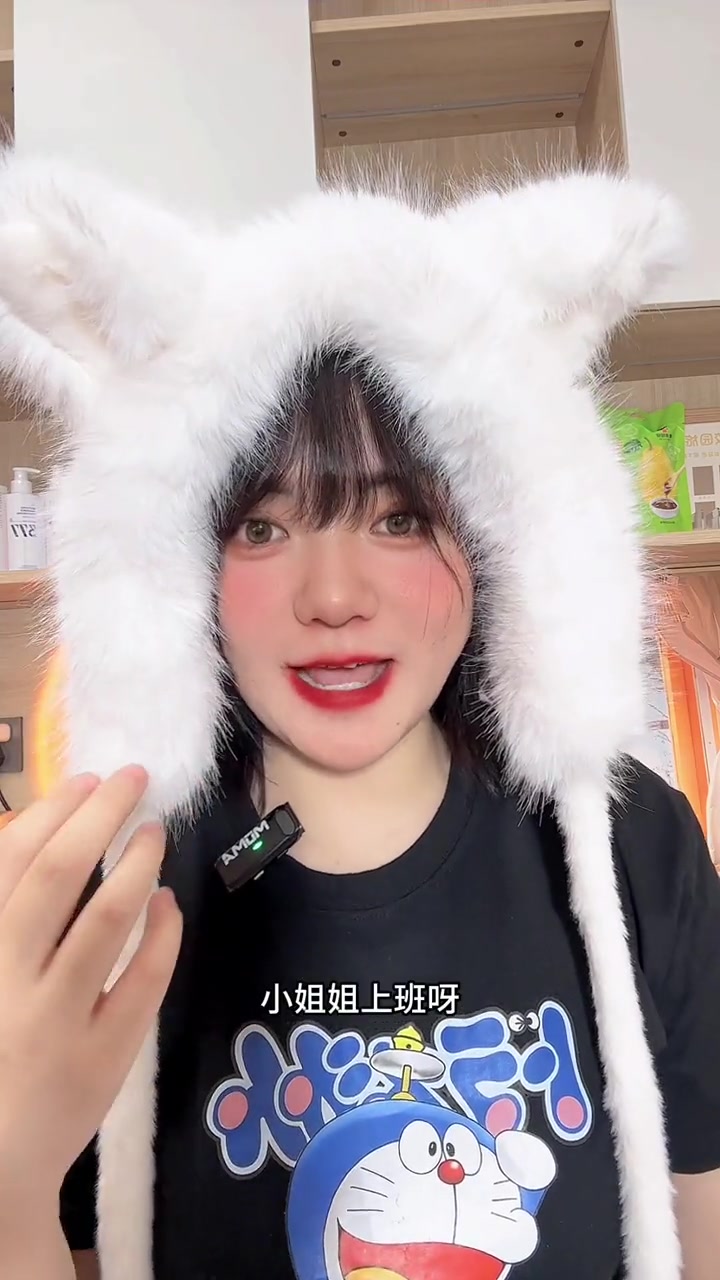 这个帽子女孩子冬天备一个,出去玩上学上班都可以戴,好看又保暖。保暖又好看 显脸小 帽子控小