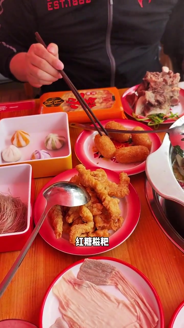 两个人119串串无限吃,现熬牛大骨也无限吃!自助餐 串串香火锅 人气美食 快来一起尝个鲜