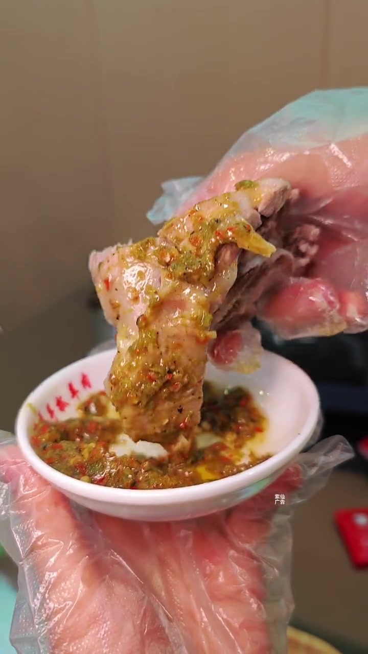 在重庆也可以吃到宁夏小滩羊手抓羊肉,两店可用赶紧冲 来自西北的羊 没有一只羊能活着走出重庆