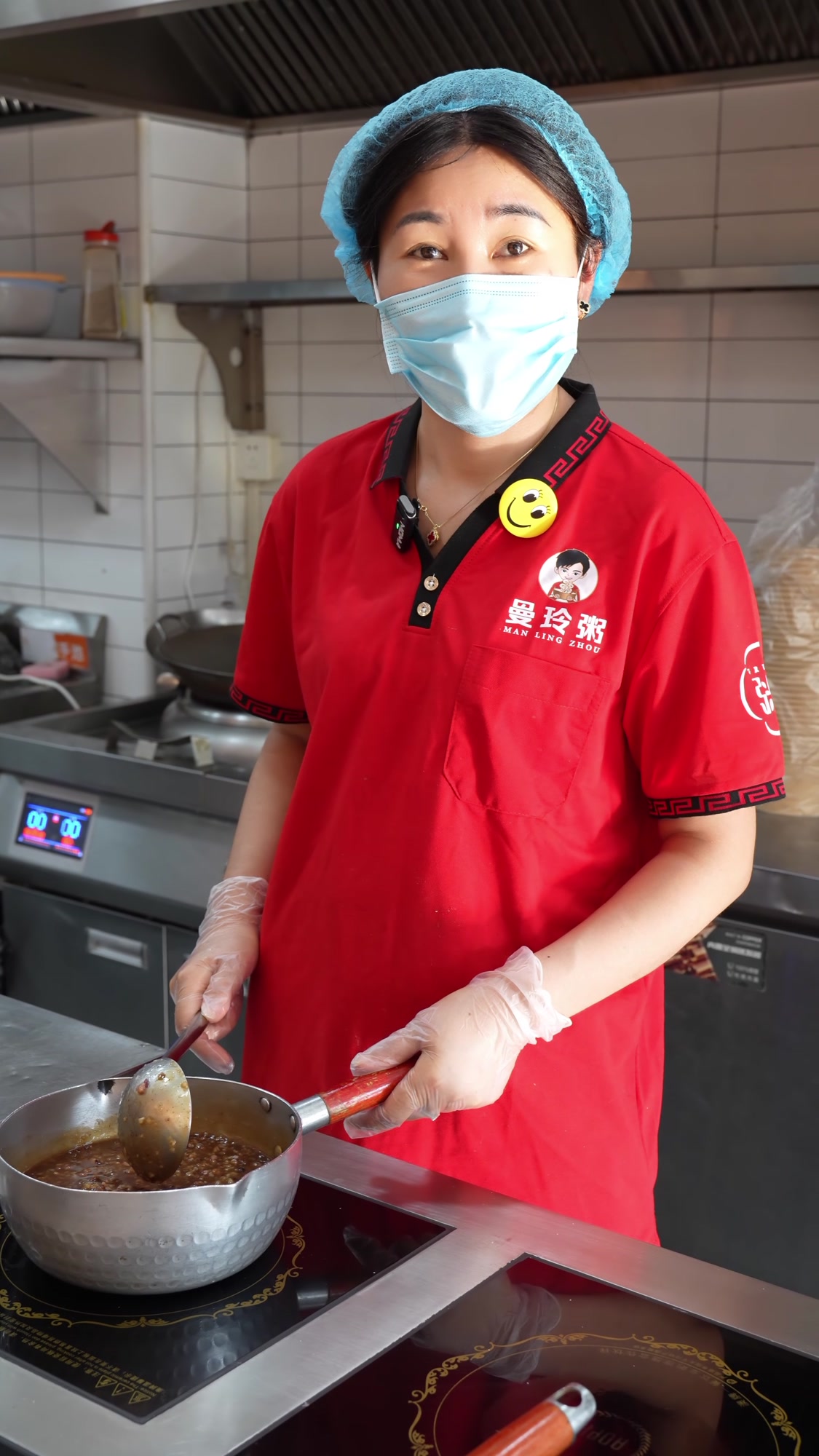 在曼玲粥店点餐中的欢乐时刻