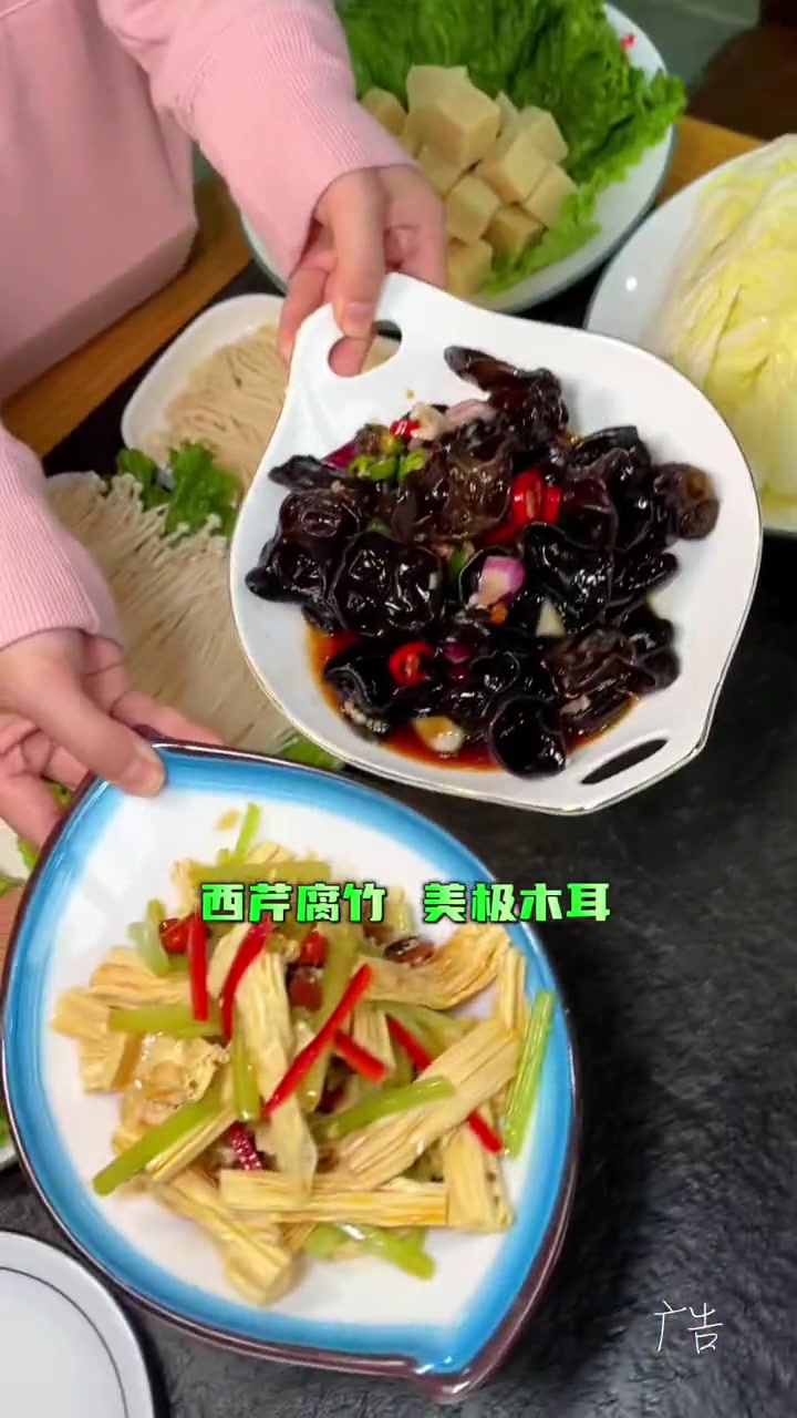 2斤羊蝎子锅,4个涮菜,一百出头。天儿冷吃点啥 艾特你的饭搭子请你吃 没有什么是一顿火锅解