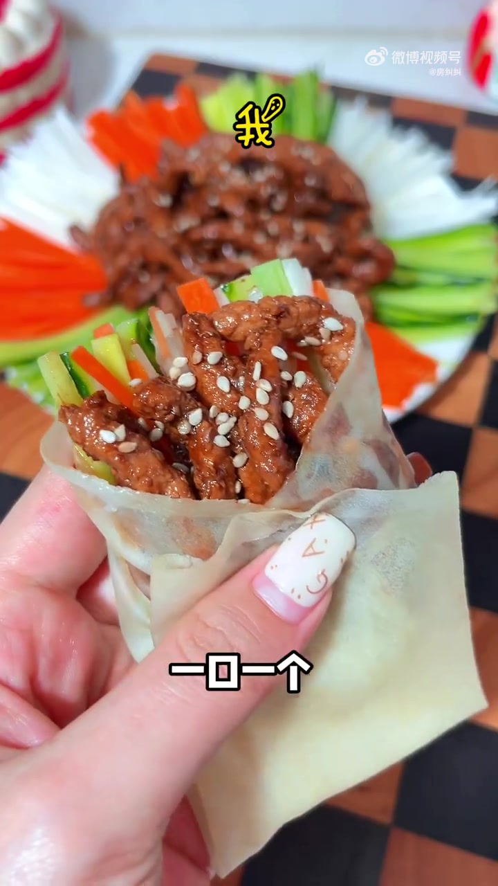 吃不完的饺子皮千万不要再扔了!用它做个比烤鸭还好吃的京酱肉丝吧 微博尝鲜计划 理想生活季 
