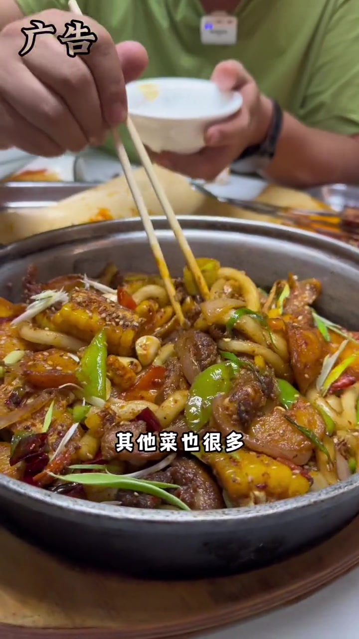 海湖文成路清真艾海买提烤肉,生烤羊排49,炕锅双人餐68,烤羊腱子25,所有优惠都在我视频