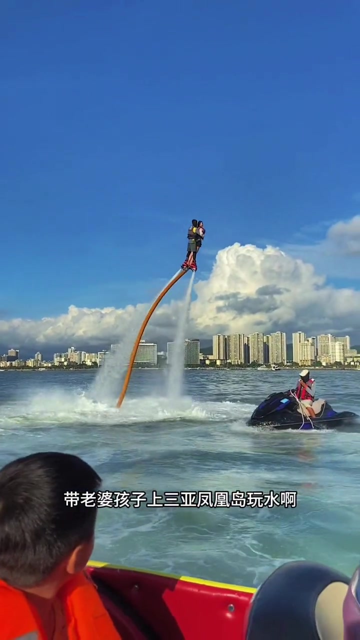 今年主打一个融入海南的生活。平常当地的美食,椰子鸡,酸粉,腌粉,烧烤,有什么好吃的都给我上