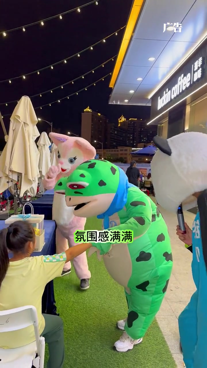 不一样的生日惊喜。熊猫叮咚卡通送蛋糕上门,太开心啦。熊猫叮咚 生日蛋糕 南宁生日蛋糕订制 
