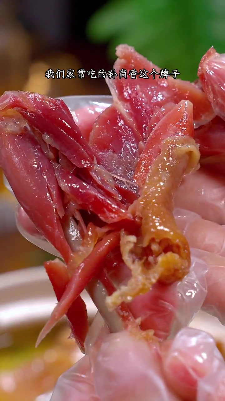 天凉了给家人安排一锅湖北荆门的风干鸡,肉质紧实又不柴,咸香入味,太好吃啦 湖北荆门风干鸡 