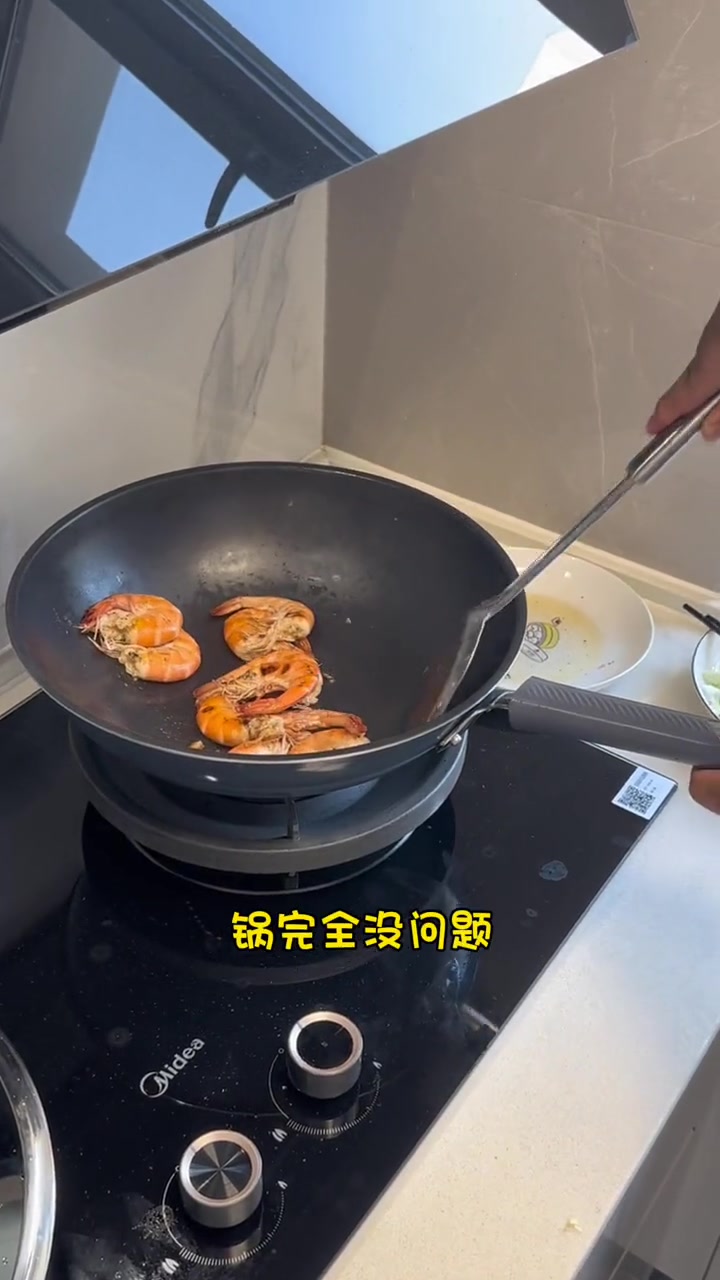 不用一滴水和油,厨房小白如何做出一顿大餐!新入手的宝藏好锅给你答案 苏泊尔有钛 真无涂层炒