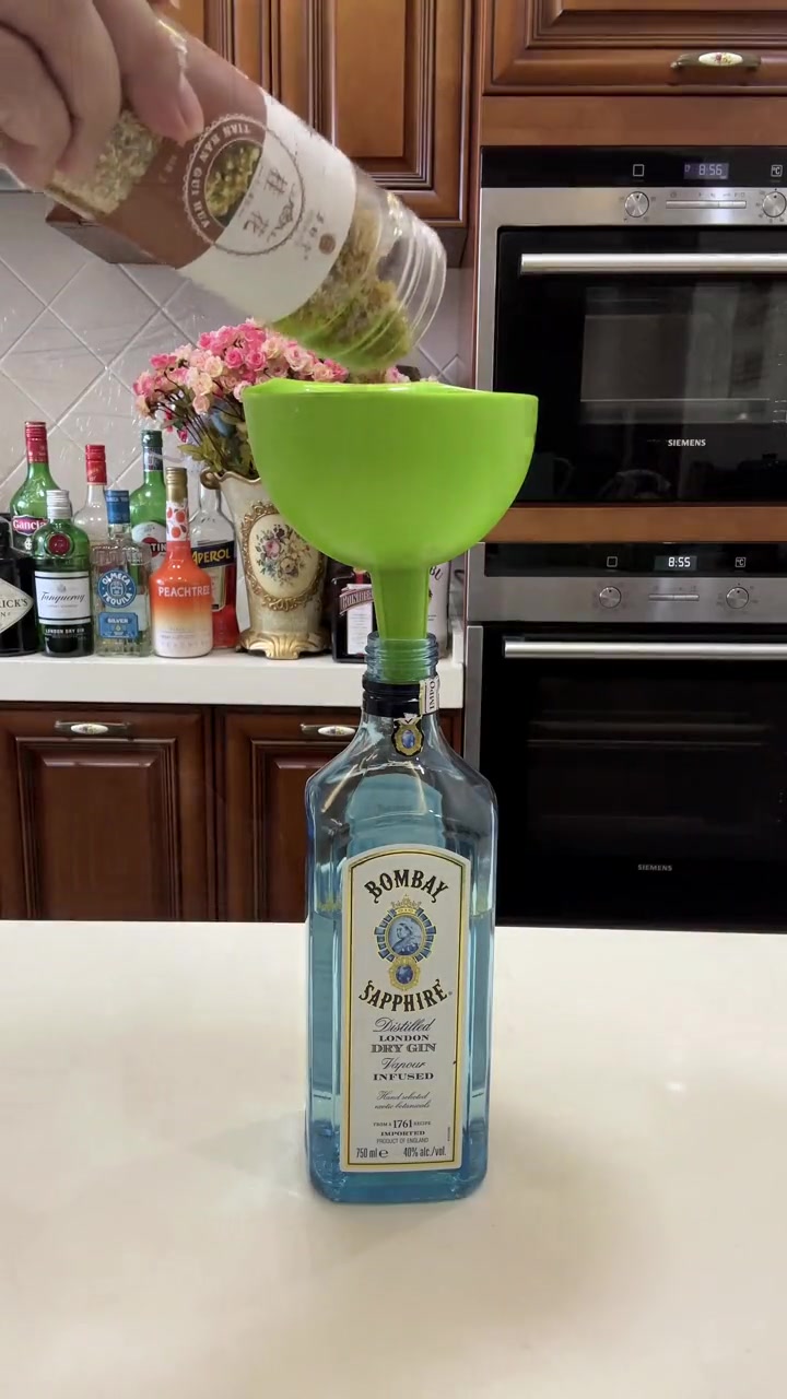 桂花和金酒的组合 孟买蓝宝石金酒 蓝宝石金汤力 灵感由蓝而生