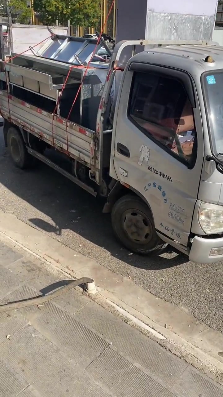 小龙虾店装修接近尾声,这个项目到底能不能行,我们拭目以待 玩的就是真实 海建老师项目陪跑