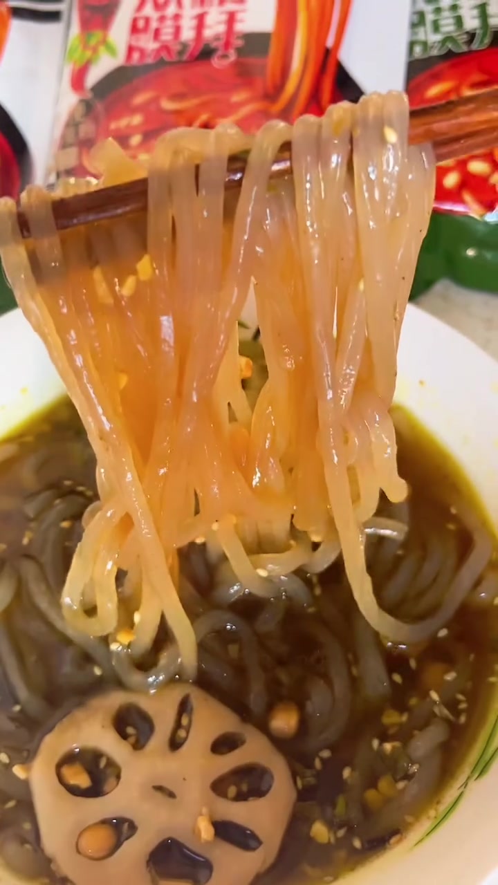 黄龙酸辣鲜粉255克5袋,地道的红薯粉重庆原味 藤椒味,视频左下角链接下单