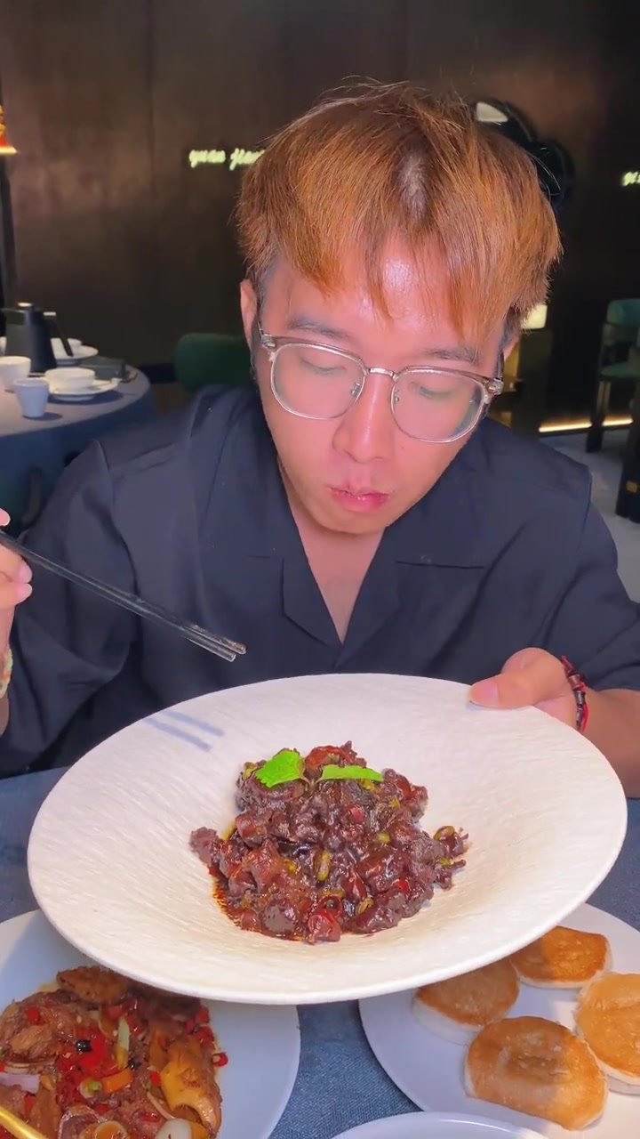 珠海湖南菜去哪吃 珠海吃湖南菜的桃花源,环境菜品都顶呱呱,也非常适合商务宴请,家宴。高品质