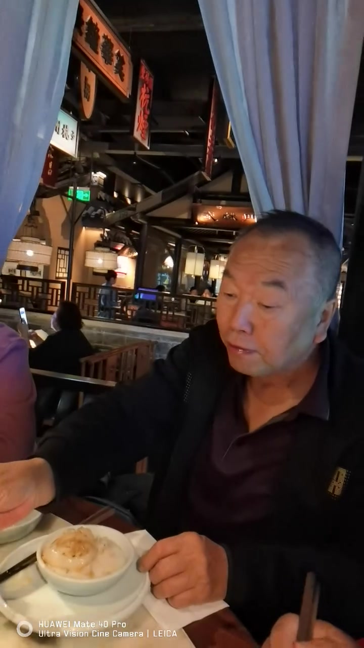 品尝谭家弄堂特色菜