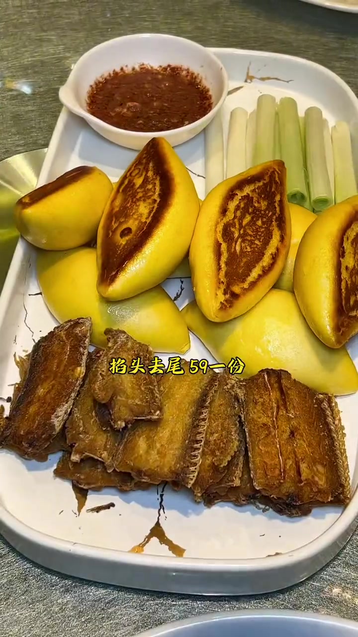 红码头的帝王蟹是真便宜,渤海刀鱼价格更感人,酸菜海蛎子锅才9.9,59代100的代金券不但