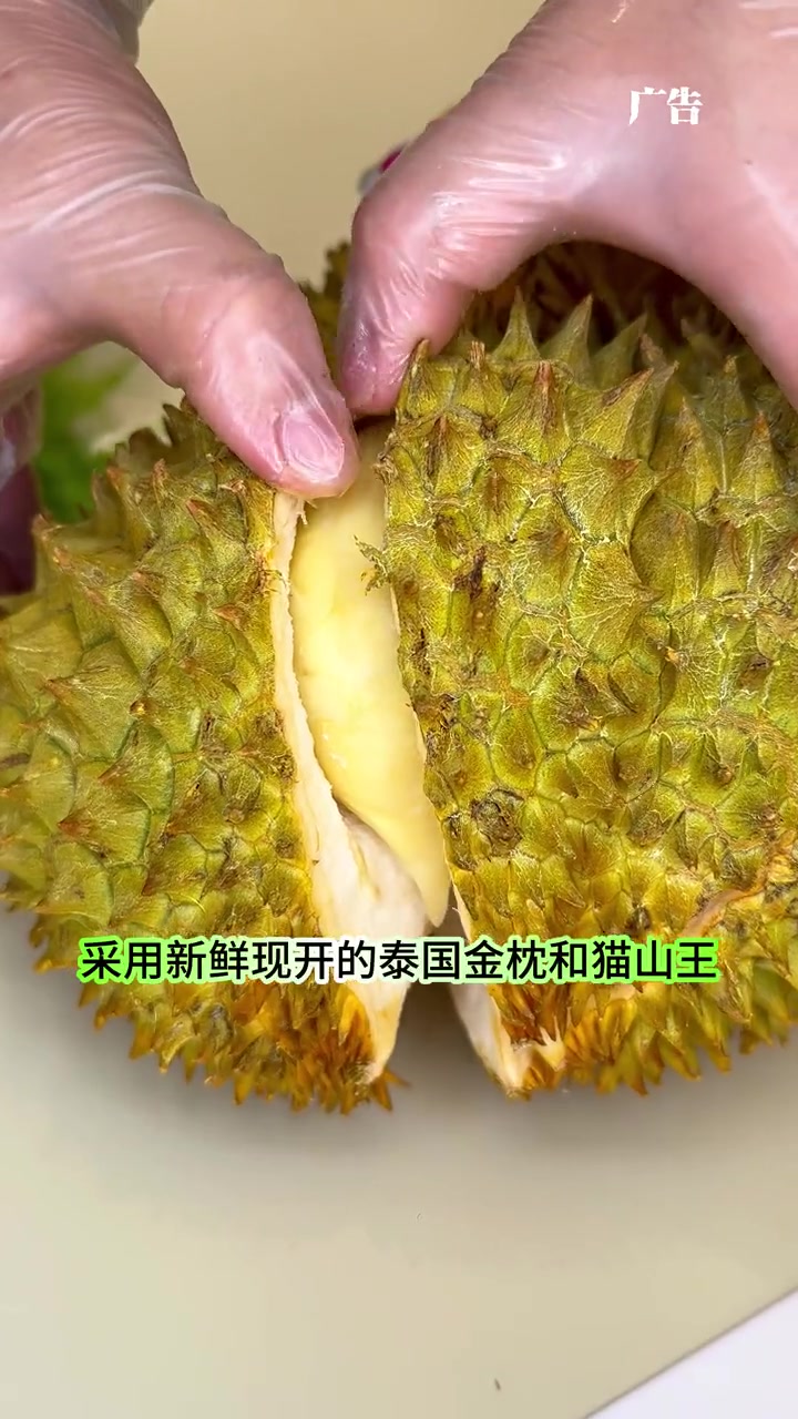 一口爆浆的榴莲千层蛋糕太好吃 刷爆朋友圈的榴小汐开到南宁了。榴莲千层 榴莲爱好者 榴小汐品