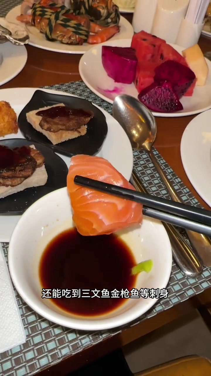 黄岛金沙滩希尔顿自助午餐138啦!大闸蟹榴莲蛋糕三文鱼敞开吃,有效期到明年四月底!先囤不用