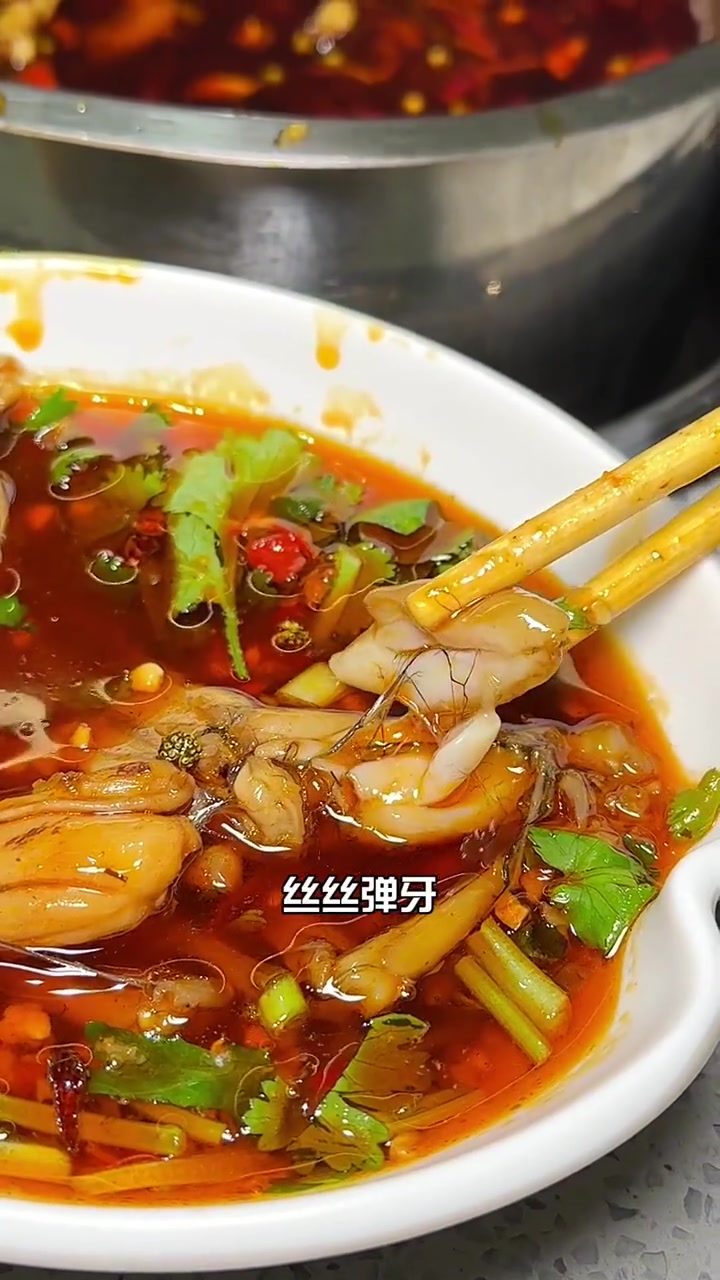 味之绝万晟店和八号路店,99就可以团四人餐哦包了锅底油碟哦 味之绝美蛙鱼头 内江美食 美蛙