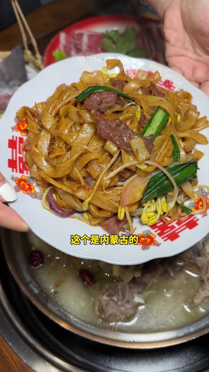 天儿冷吃点啥,脆肉鲩和羊蝎子结合到底是什么味道?附近美食 羊肉火锅 脆肉鲩