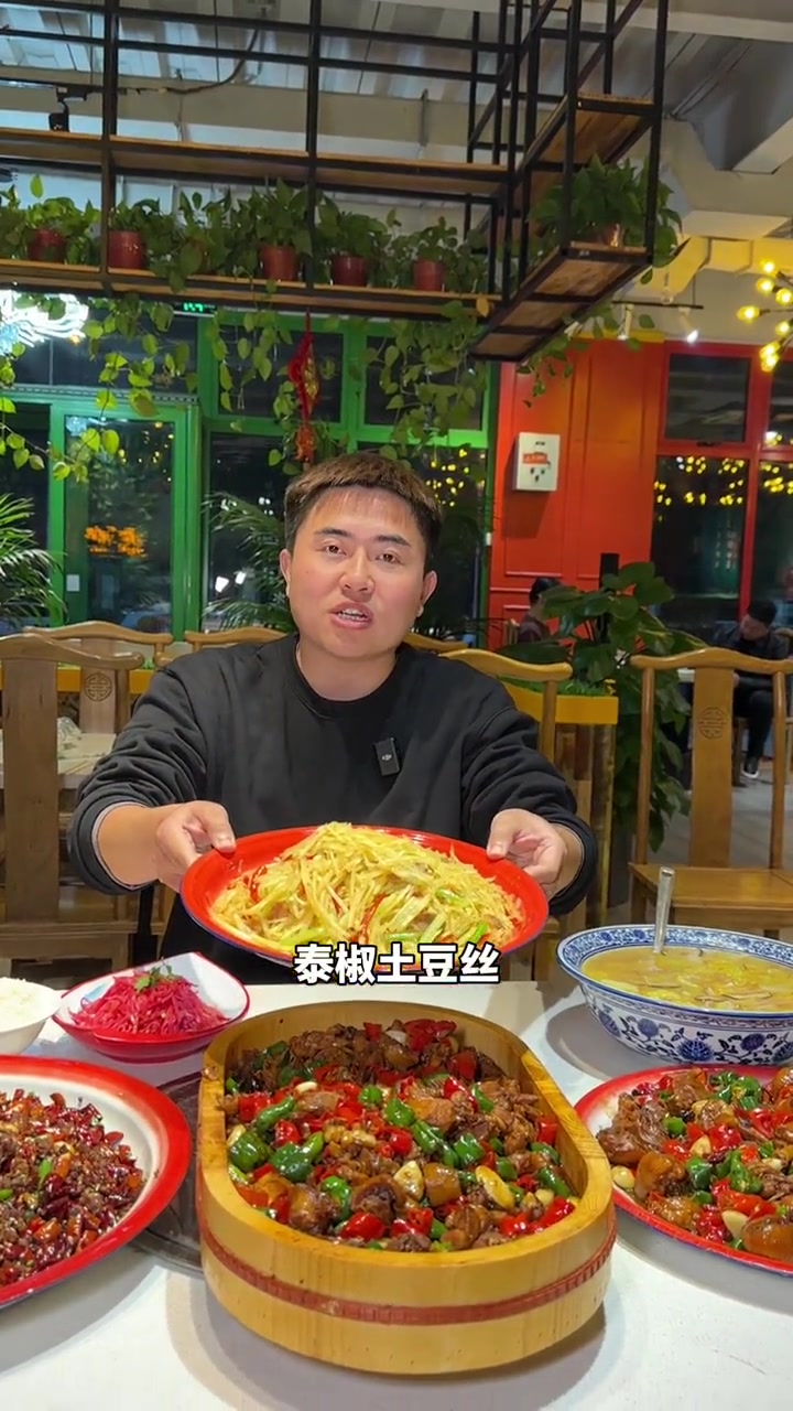 燕郊福军临沂炒鸡真是把鸡炒出花了!快来吃吧!超值三人餐!量大实惠又好吃!特色炒鸡 好吃不贵