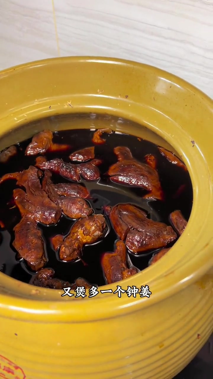 广东宝妈坐月子的时候肯定离不开一碗猪脚姜醋 还有准备降温了,吃上一碗,暖上一个冬天 我的厨