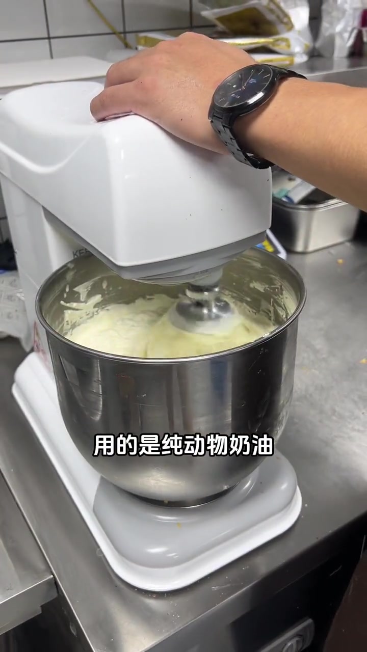 雀巢冰淇淋蛋糕 秋日治愈系美食来上分 雀巢冰淇淋双层蛋糕真是又好吃又好看!送人倍儿有面!