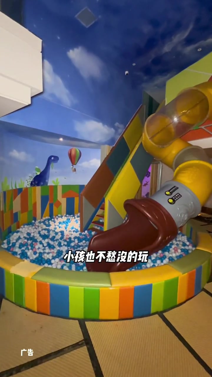在悦荷汤泉花159就能体验带手牌的快乐!不仅包含洗浴汗蒸游泳观影,自助餐和80分钟足疗也包