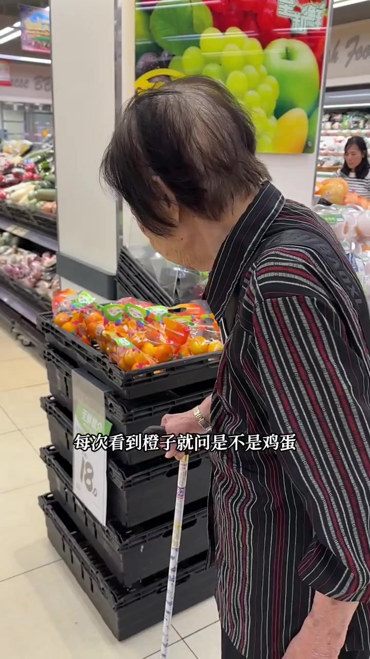 今天带奶奶和姐姐去超市买了很多冻鱼