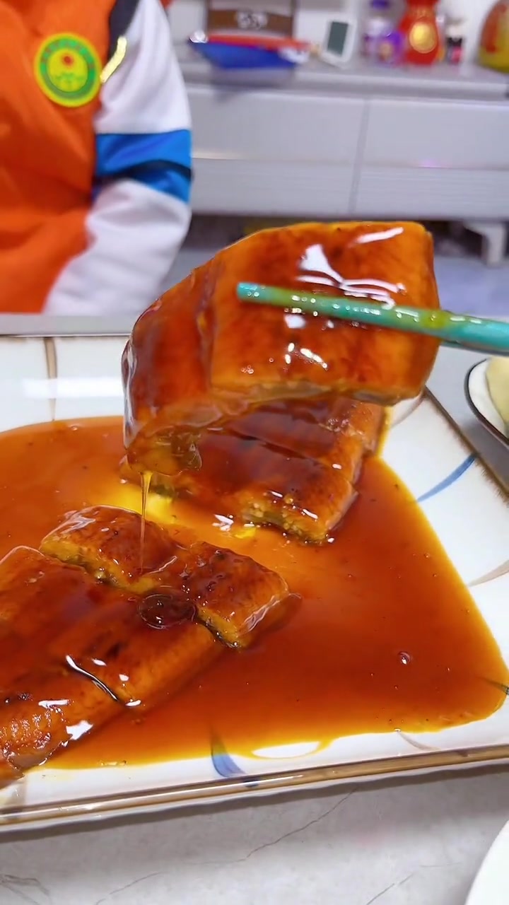 这是出口级高品质 蒲烧鳗鱼 开袋即食,肉质鲜嫩无任何土腥味,刺少非常少,可做鳗鱼饭