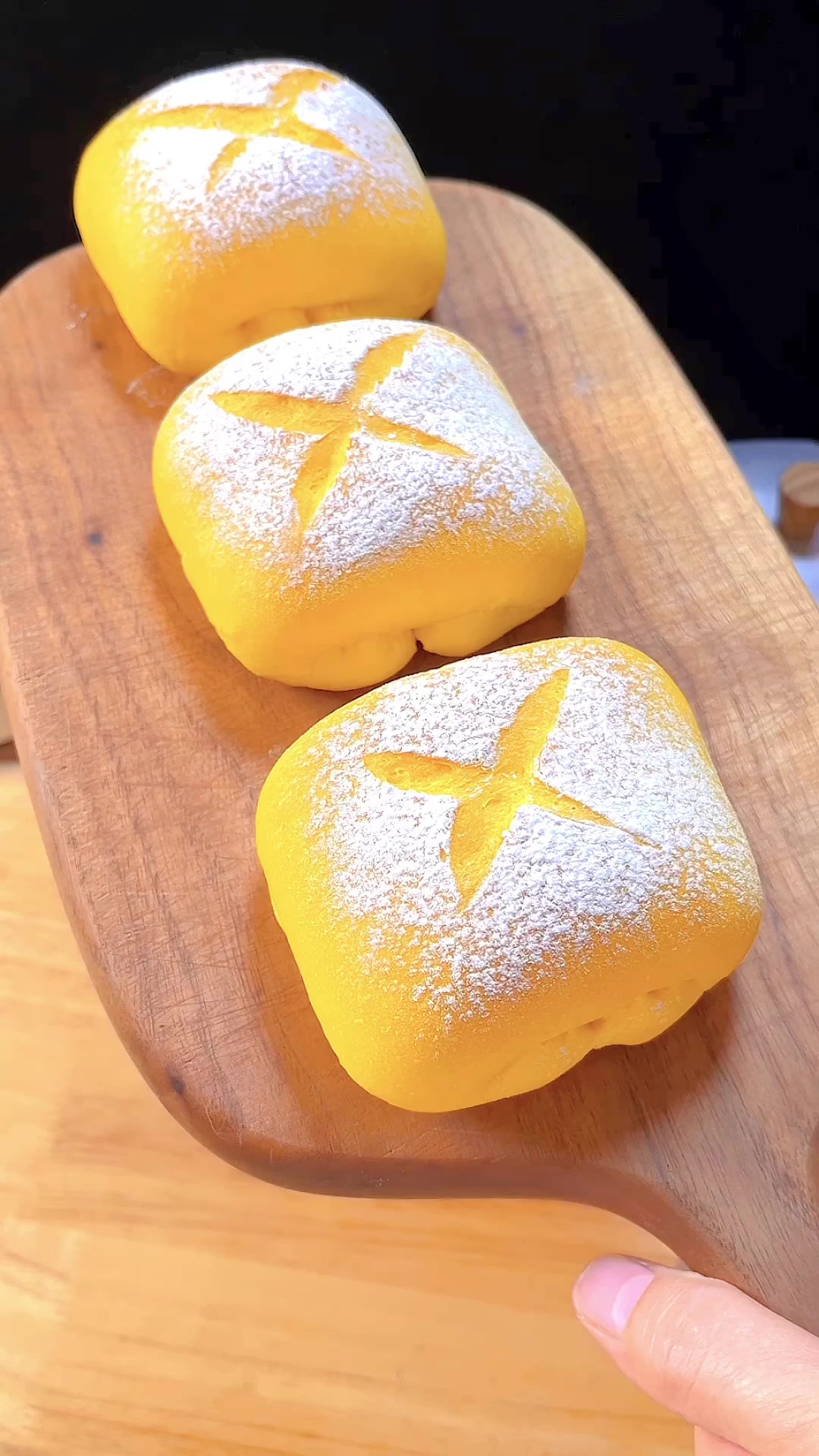 南瓜奶油卷面包,绵软香甜