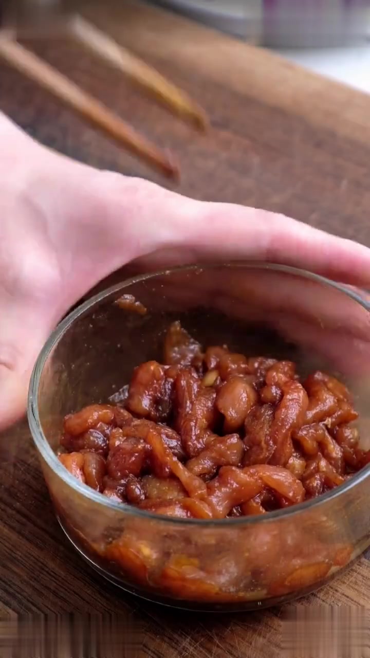 满屋飘香|没有小葱就做一碗洋葱油拌面吧!