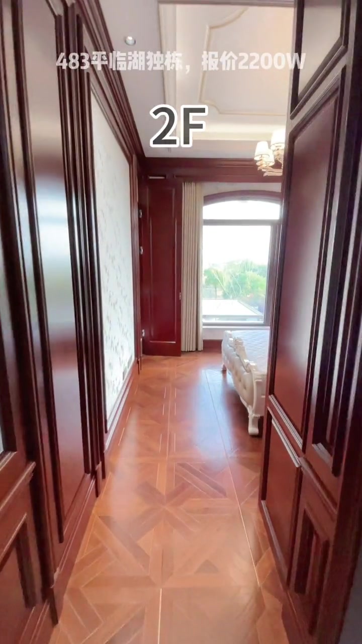 这个独栋别墅一线湖景,房东说装修花了1000多万,很诚意卖 中赫玫瑰园 钓鱼台别墅 豪宅 