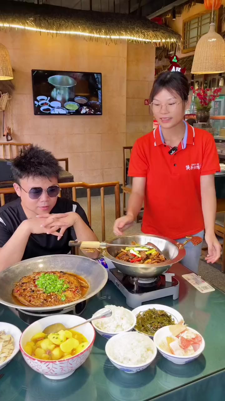 快来吃茶油鸭茶油鸭 其实不一样 茶油鸭上团购了!同城美食 湘菜 这店环境太好了 吃喝玩乐 