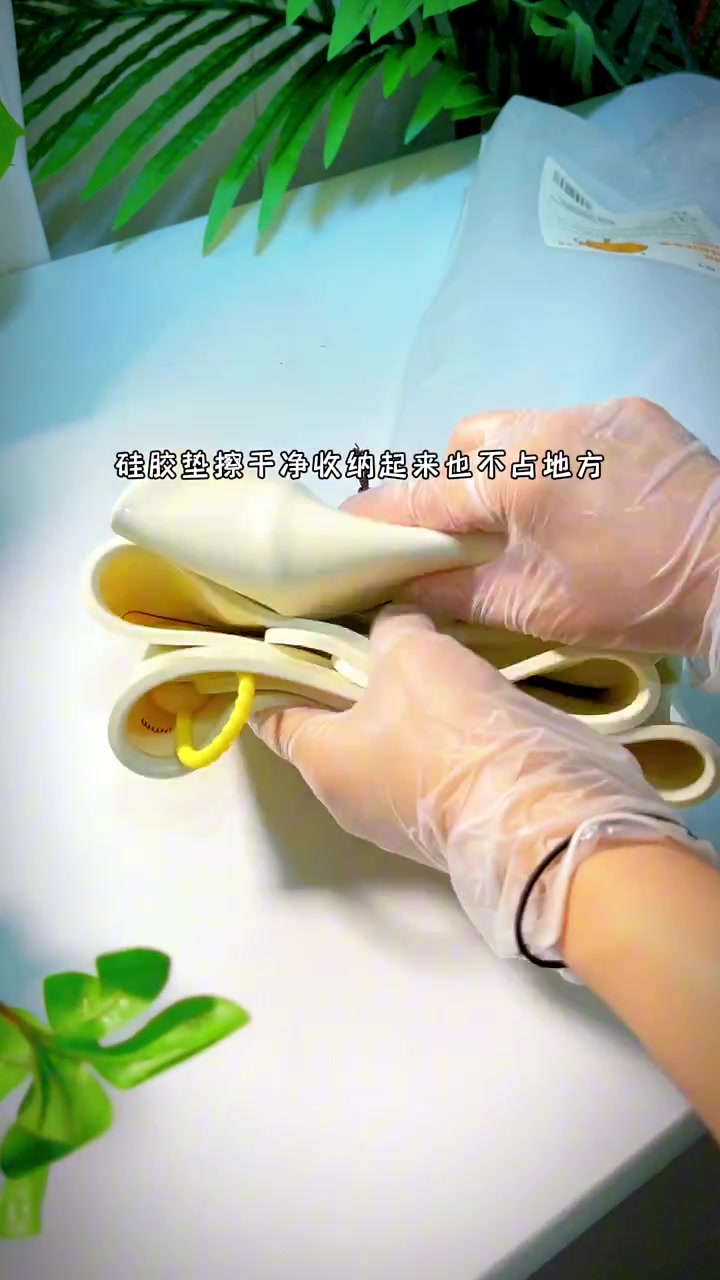 不用揉面的果子面包来了,做法简单,松软香甜的孩子也喜欢吃,不会做面食的手残党妈妈也能成功哦