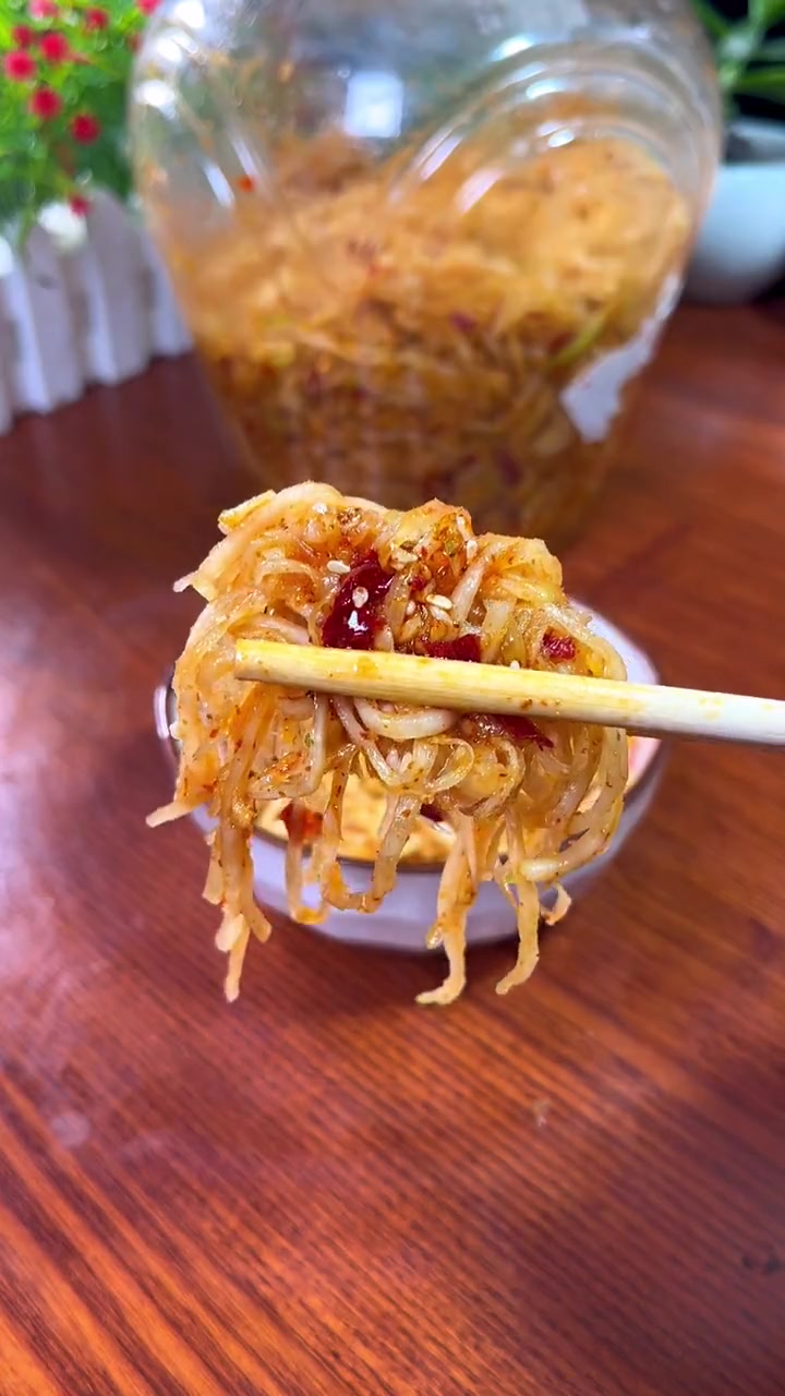 芥菜疙瘩你还在拿酱油腌吗?试试别的吃法吧!香辣脆爽配上一碗粥真不错 美食教程 美食 学会快