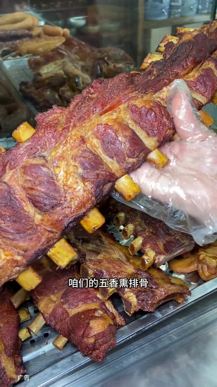 满肚有料的麻椒鸡,各种卤味酱货 麻椒鸡 卤味熟食 烧鸡 天津美食