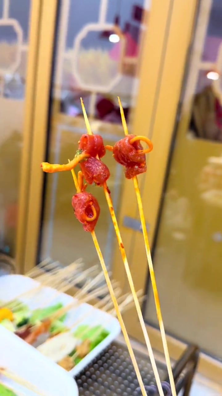 牛肉卷香菜牛肉卷红泡椒牛肉卷虫草花 它家串串有点特别 淮北美食 串串 火锅 冬季必吃