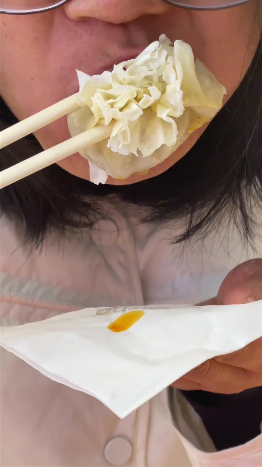 在湖北赤壁的奶茶店里体验内蒙大草原式“过早“!纯正羊肉烧麦+解腻赤壁青砖茶,这搭配爱了爱了