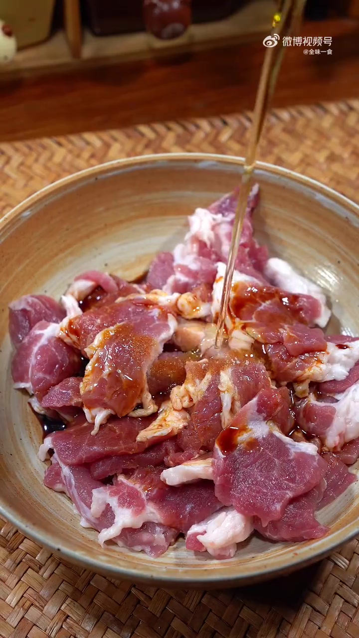舌尖上的武汉 天冷没食欲就要试试这个酸菜滑肉,做法简单,开胃下饭,吃多少次都不够(全味一食