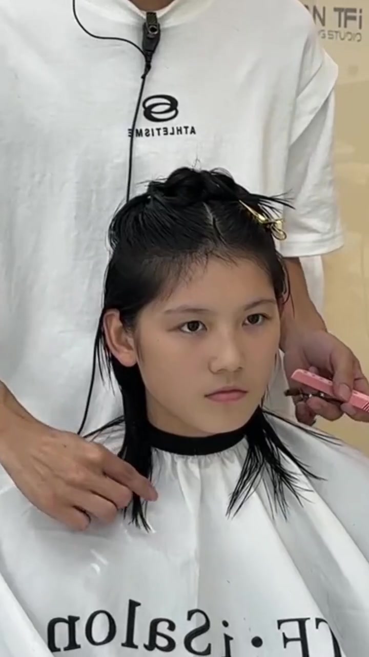 狼尾鲻鱼头 半扎狼尾鲻鱼头短发 如何根据脸型选择适合自己的发型 氛围感发型推荐 剪发前vs