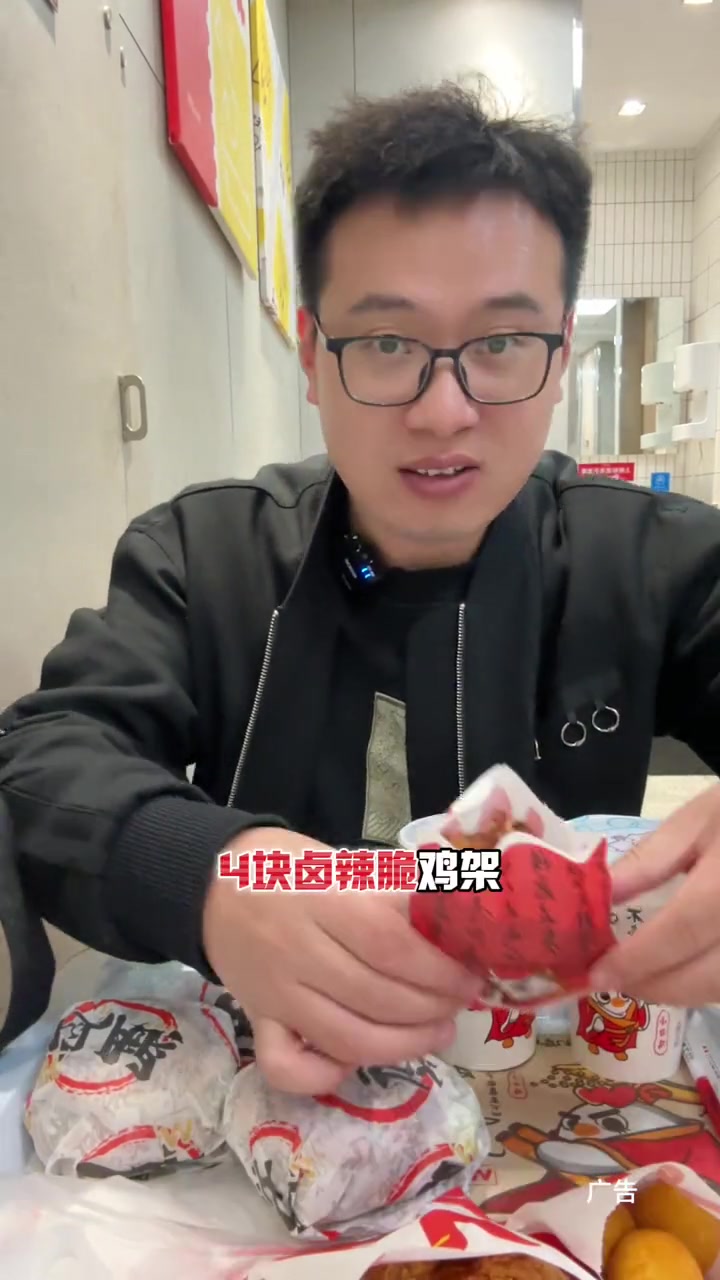 华莱士7件套只要29.9元,有汉堡小吃饮料,超级划算。华莱士 华莱士国民汉堡 当代打工人的