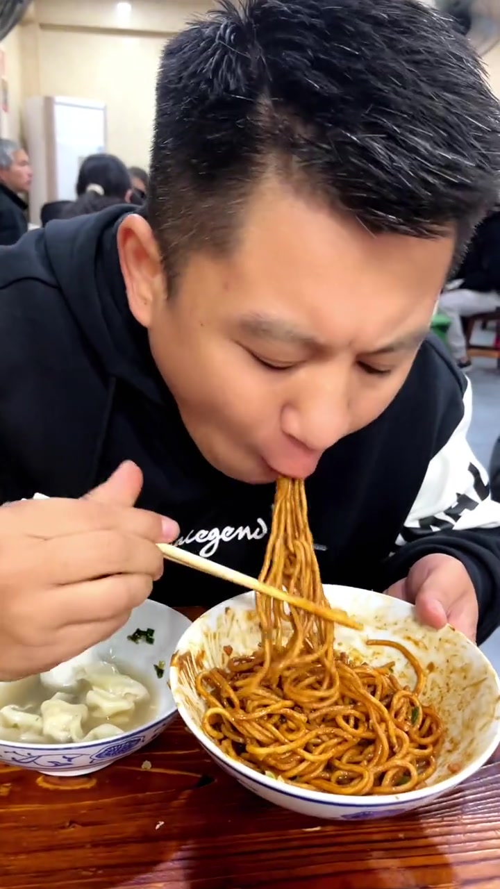 一家开了几十年的老字号小秋水饺店每一个都是地道老味道真过瘾到武汉来千万别错过了 小秋水饺 