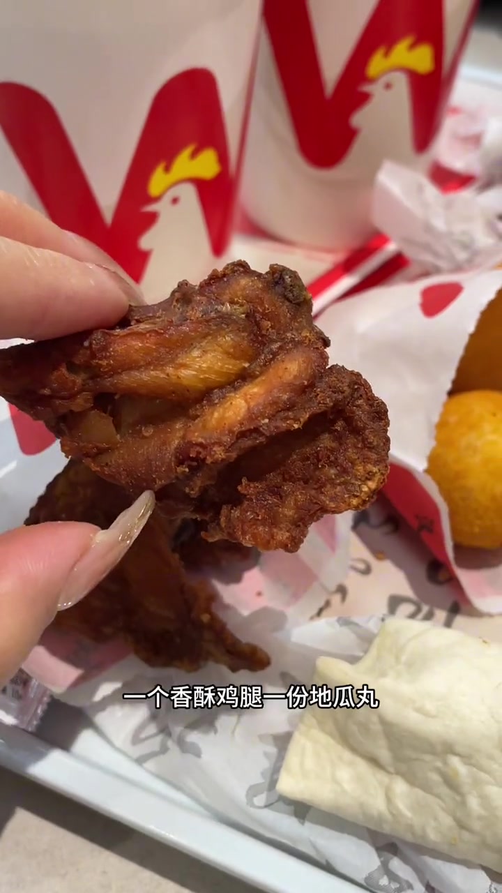 吃华莱士吧 华莱士 华莱士国民汉堡 当代打工人的觅食图鉴 吃饭选择困难症有救了 .全鸡汉堡